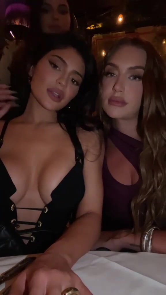 Kim Kardashian So Sexy!!! Have fun with Her Friend