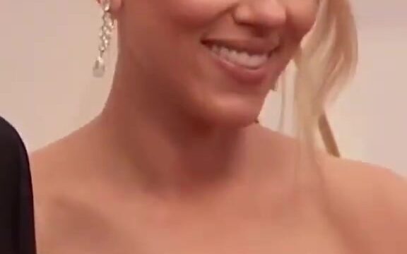 Scarlet Johansson!! Sexy in new video