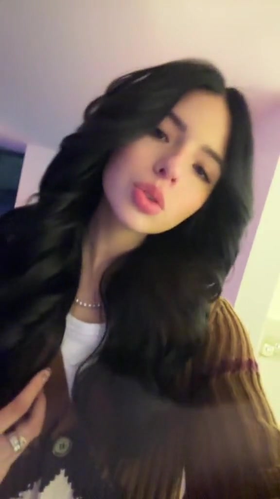 Angela Aguilar – Hot tiktok girl so beauty in new video…