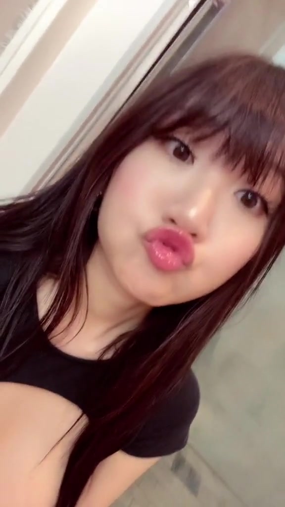 Aria Saki kissing…