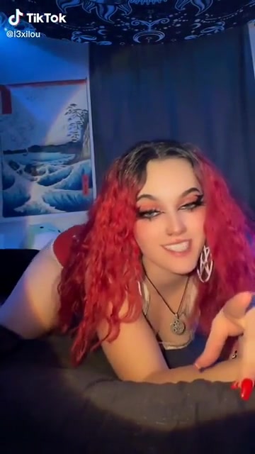 Justaminx – Sexy on bed