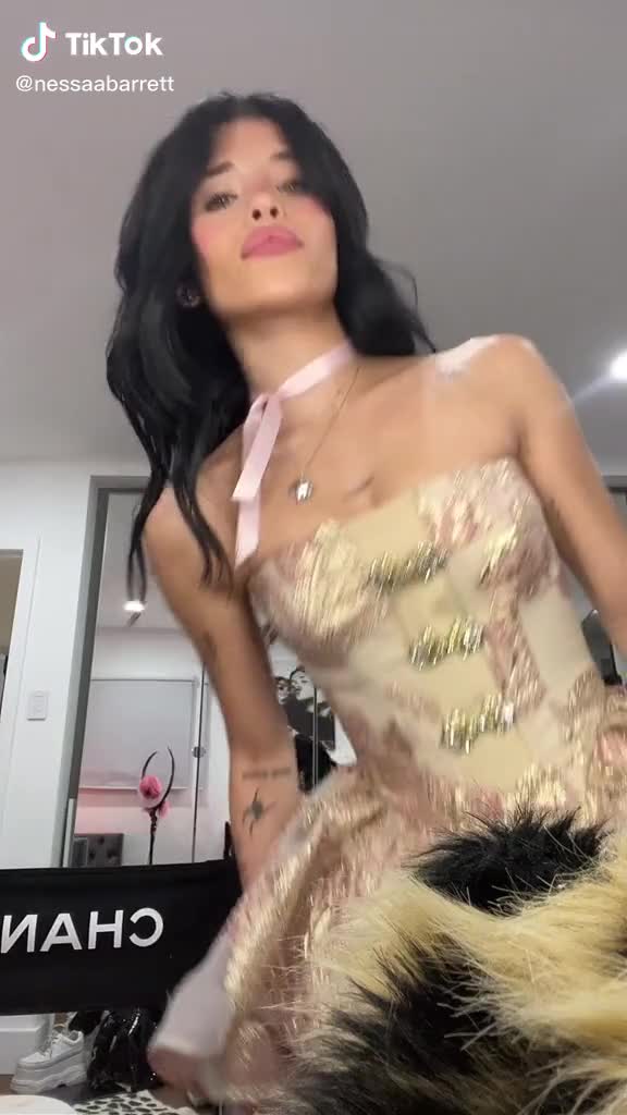 Nessa Barrett sexy babe…