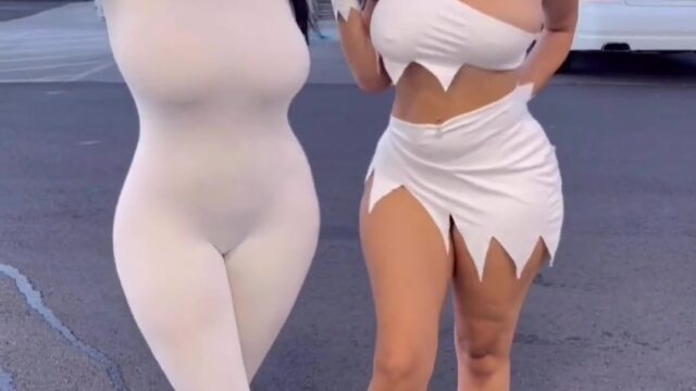 Jasmyn2juiicy – Sexy with her friend