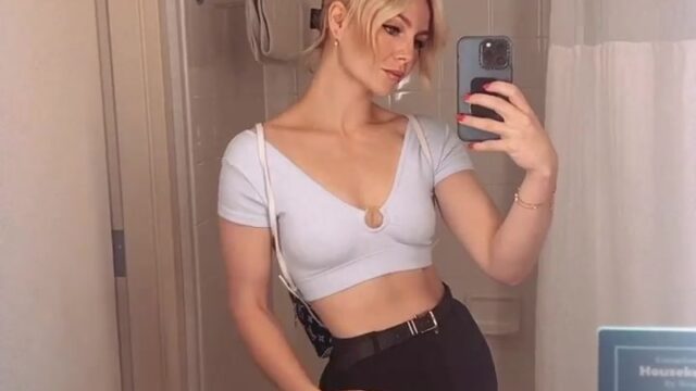 Kallmekris in bathroom…