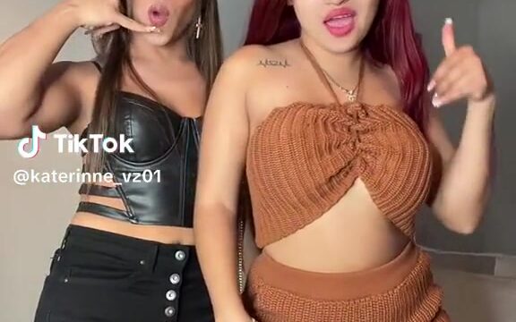 Katerinevz01 – Sexy with her friend