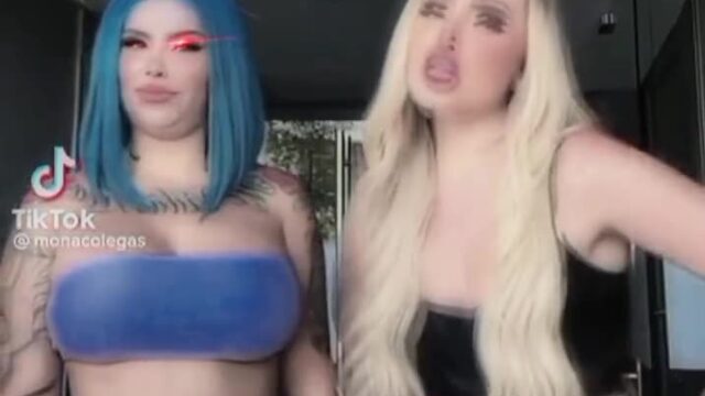 Monafashion – Sexy with her friend