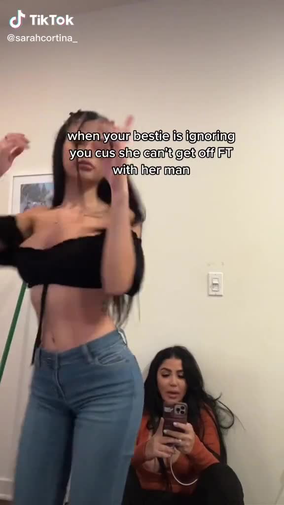Sara Cortinez sexy babe