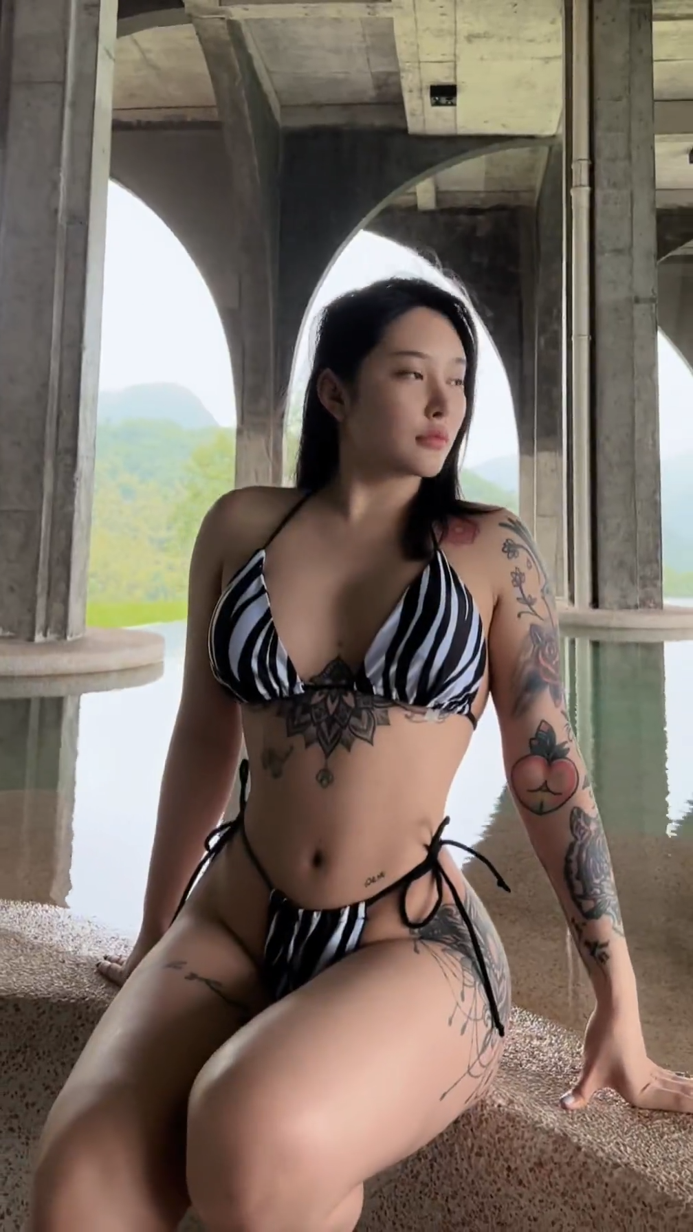 Songyuxin Hitomi sexy babe