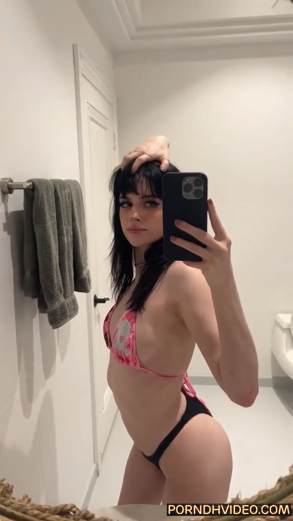 Soogsx – Nude show in bathroom