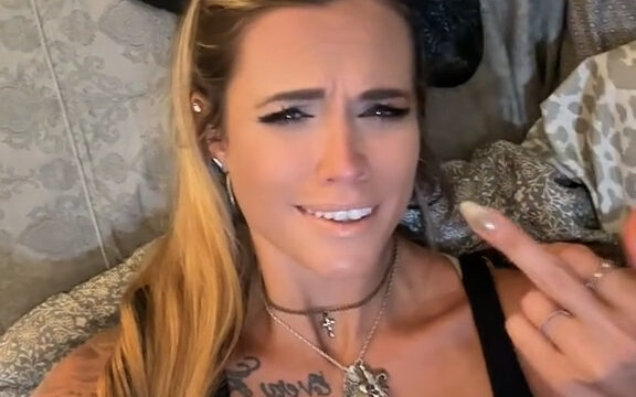 Sammyjo nude show tits sexy in the bedroom