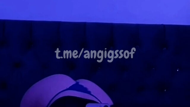 Angigss show big ass on bed!!! So hot