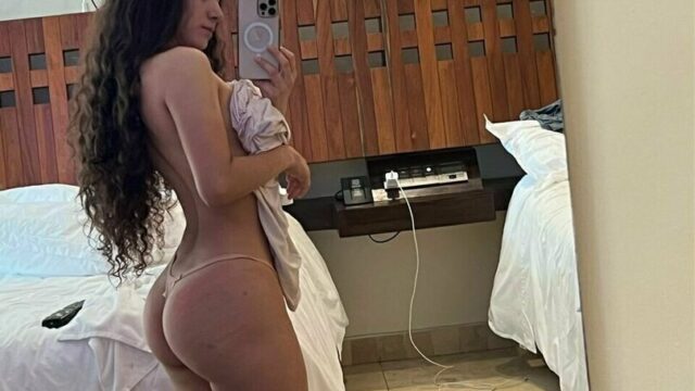 Keren Canelon – Nude show in bedroom!!! New Onlyfans video leaked