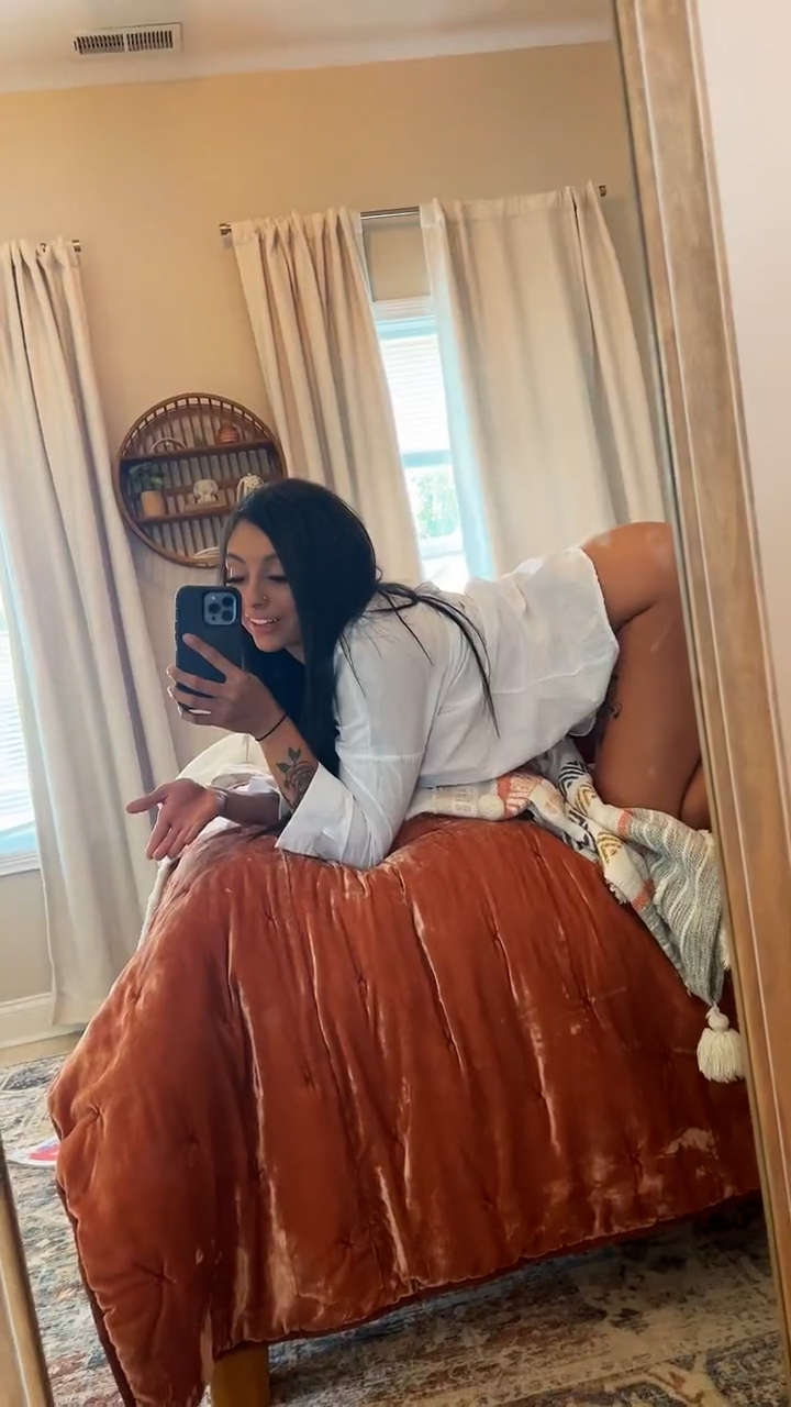 Indiana Mylf – Nude show on mirro!!! Omg