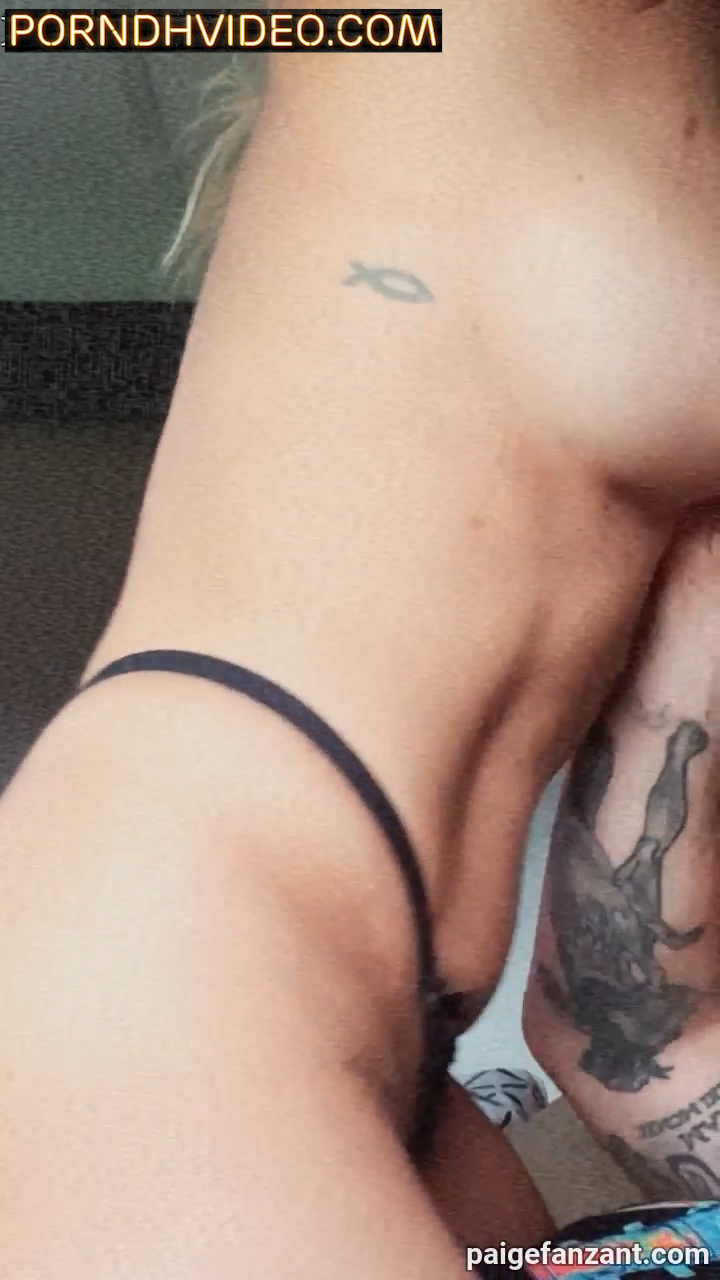 Paige Vanzant Onlyfans leak – Teasing big cock on bed… Omg!!!